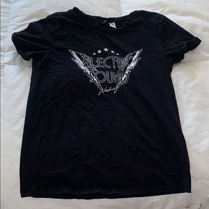 black graphic tee ✰